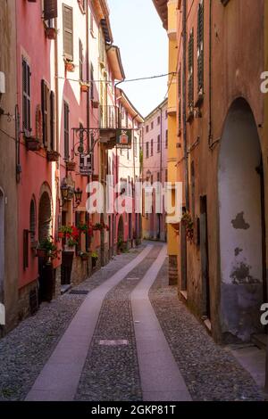 Straße von Garbagna, historische Stadt in der Provinz Alessandria, Piemont, Italien Stockfoto