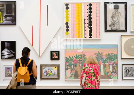 Royal Academy of Arts, London, Großbritannien. 15. September 2021. Über 1,000 Werke, die von der Koordinatorin Yinka Shonibare RA und einer Gruppe von Künstlern unter dem Motto ‘Reclaiming Magic’ in der Sommerausstellung 2021 in der RA ausgewählt wurden, die vom 22. September 2021-2. Januar 2022 stattfindet. Quelle: Malcolm Park/Alamy Live News Stockfoto