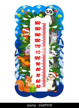 Weihnachten Cartoon lustige Tiere auf Kinder Höhe Chart. Kinder Neujahrsfest Wachstumsmaßstab mit niedlichem Panda, Fuchs und Igel, Bier, Eichhörnchen, Pinguin mit Geschenken und Spielzeug auf Weihnachtsbaum Stock Vektor