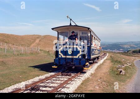 Llandudno, Großbritannien - 25. Juli 2021: Eine alte Straßenbahn der Great Orme Straßenbahn zur Summit Station. Stockfoto