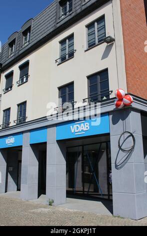 AALST, BELGIEN, 25. AUGUST 2021: Außenansicht eines VDAB-Büros. Der VDAB ist ein flämischer Regierungsdienst, der Angebot und Nachfrage auf dem vereint Stockfoto
