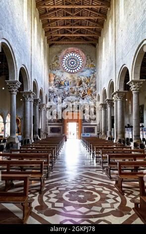 Todi Umbrien Italien. Concattedrale della Santissima Annunziata. Kathedrale. Fresken Stockfoto