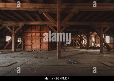 Eine alte Mühle, ein altes Lager für landwirtschaftliche Produkte wie Getreide und Saatgut Stockfoto
