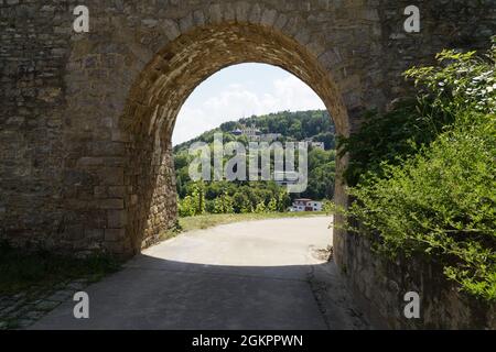 Eine schöne Aussicht vom Steinbogen der Festung Marienberg in der Stadt Würzburg in Deutschland Stockfoto