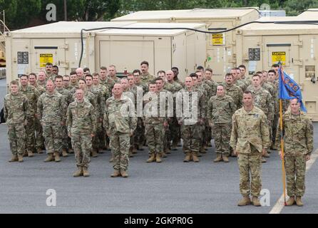 Etwa 145 Luftwaffenwartungssoldaten mit B Co., 248th Aviation Support Bataillon, 29th Combat Aviation Brigade, 29th Infantry Division, Iowa, Virginia, und West Virginia National Guards, verfeinerten ihre Fähigkeiten bei der Reparatur von Hubschraubern auf dem Muir Army Airfield 1-15. Juni in Fort Indiantown Gap. Stockfoto