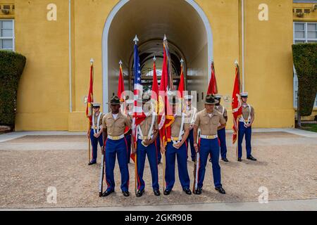 Marine Corps Recruit Depot, San Diegos (MCRD) Farbwache nimmt an einer Befehlswechselzeremonie bei MCRD am 18. Juni 2021 Teil. BGen Ryan P. Heritage übergab seine Pflicht als kommandierender General der MCRD San Diego und der Western Recruiting Region an BGen. Jason L. Morris. Stockfoto