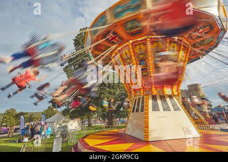 Die fröhliche Runde beim Camp Beestival, einem jährlichen familienfreundlichen Musikfestival im Juli, Lulworth Castle, Dorset, England, Vereinigtes Königreich, Europa Stockfoto