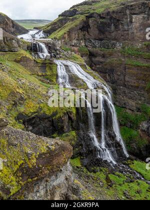 Blick auf den Fluss Botnsv und den Glymur-Wasserfall, mit 198 Metern der höchste Wasserfall Islands, Island, Polarregionen Stockfoto