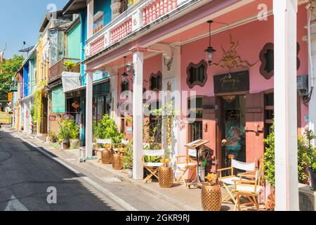 Café in Soi Romanee, chinesisch-portugiesische Architektur, Phuket Town, Phuket, Thailand, Südostasien, Asien Stockfoto