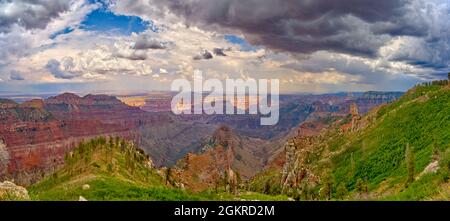 Blick auf den Grand Canyon nördlich des Point Imperial mit Woolsey Butte auf der linken Seite und Mount Hayden auf der rechten Seite, Grand Canyon National Park, UNESCO, USA Stockfoto