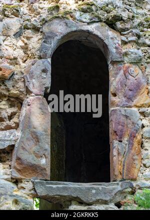 Eingang in die Felsenburg Svojkov, Tschechische Republik Stockfoto