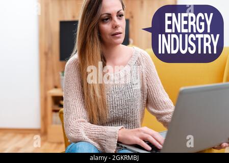 Textschild mit der Energiewirtschaft. Business Concept Branchen, die an der Produktion und dem Verkauf von Energie beteiligt sind Abstract Online-Prüfung Stockfoto