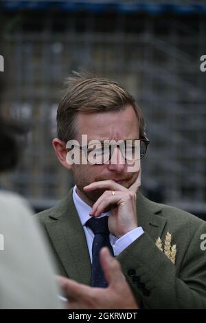 Duncan Baker kommt und zeigt seine Unterstützung für den Protest der Norfolk-Gemeinde zur Rettung des Queen Elizabeth-Krankenhauses im Old Palace Yard, London, Großbritannien, am 2021-09-15 Stockfoto