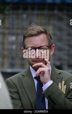 Duncan Baker kommt und zeigt seine Unterstützung für den Protest der Norfolk-Gemeinde zur Rettung des Queen Elizabeth-Krankenhauses im Old Palace Yard, London, Großbritannien, am 2021-09-15 Stockfoto