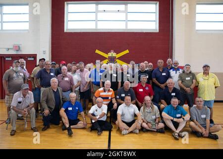 Am 26. Juni 2021 versammelten sich in Tompkinsville, Kentucky, Veteranen des Field Artillery Bataillons 1/623 der Nationalgarde der Kentucky Army. Die Veteranen versammelten sich zum 30. Jahr ihrer Entsendung zum Golfkrieg im Jahr 1991. Stockfoto