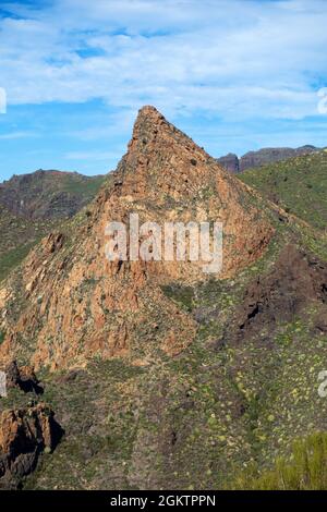 Atemberaubende Aussicht auf die Berge Südliche Region Teno Viths Blick auf Montana Guama auf Teneriffa, Gran Canaria, Spanien Stockfoto