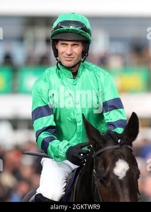 Aktenfoto vom 04-11-2017 von Jockey Danny Cook. Ausgabedatum: Mittwoch, 15. September 2021. Stockfoto