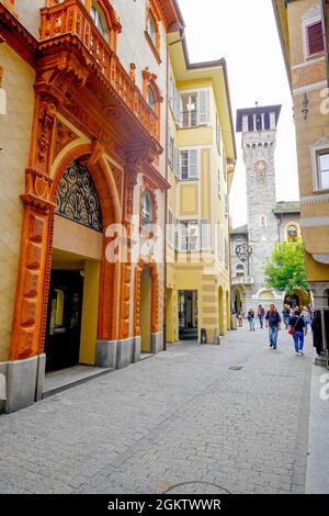 Casa Rossa in der Via Nosetto 3 in Bellinzona. Bellinzona ist eine Gemeinde, eine historische Schweizer Stadt und die Hauptstadt des Kantons Tessin in der Schweiz Stockfoto