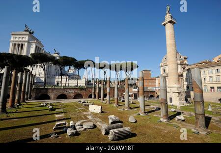 Italien, Rom, Trajans Forum, Basilika Ulpia und Trajans Säule Stockfoto