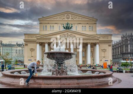 Das Bolschoi-Theater bei Sonnenuntergang in Moskau, Russland Stockfoto