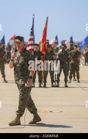 US Marine Corps Brig. General Jason G. Woodworth, der Kommandierende General des Marine Corps Installations-West und Marine Corps Base Camp Pendleton, Kalifornien, gibt seine Bemerkungen während der Zeremonie zur Änderung des Kommandos auf der Marine Corps Air Station Miramar, San Diego, Kalifornien, 9. Juli 2021. Während der Zeremonie gab Oberst Charles B. Dockery seine Aufgaben als Kommandeur von MCAS Miramar an Oberst Thomas M. Bedell ab. Stockfoto