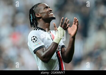 ISTANBUL, TÜRKEI - 15. SEPTEMBER: Michy Batshuayi aus Besiktas während des UEFA Champions League-Spiels zwischen Besiktas und Borussia Dortmund am 15. September 2021 im Vodafone Park in Istanbul, Türkei (Foto: TUR/Orange Picics) Credit: Orange Pics BV/Alamy Live News Stockfoto