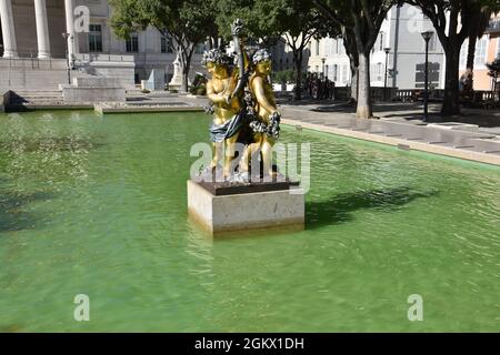 Marseille, Frankreich. September 2021. Allgemeine Ansicht von Statuen in einem Becken im 'Palais de Justice' in Marseille. Kredit: SOPA Images Limited/Alamy Live Nachrichten Stockfoto