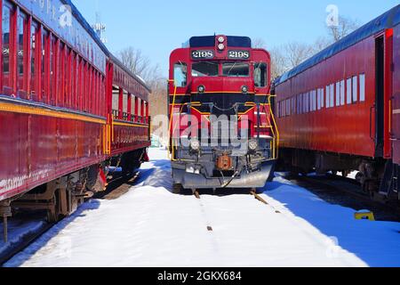 NEW HOPE, PA -21 FEB 2021- Winteransicht der New Hope und Ivyland Eisenbahnstraße, einer historischen Bahnlinie für Besucher, die auf touristische Ausflüge in Buck gehen Stockfoto