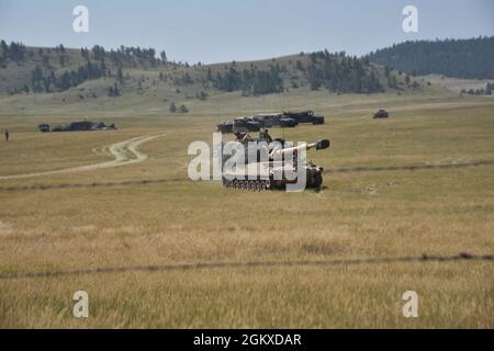 Das 1. Bataillon der Nationalgarde der Idaho-Armee des 148. Field Artillery Regiment kehrte am 24. Juli von seinem jährlichen Training zurück, nachdem es mehr als zwei Wochen in Camp Guernsey, Wyoming, verbracht hatte, wo es an seinem ersten Training für neue Ausrüstung des M1156 Precision Guidance Kits teilgenommen hatte. Stockfoto