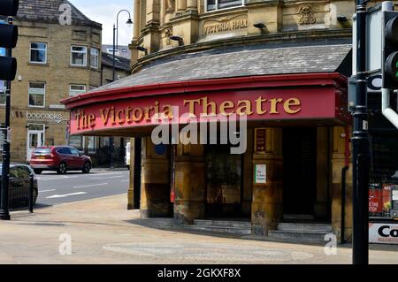 HALIFAX. WEST YORKSHIRE. ENGLAND. 05-29-21. Das Eingangsfoyer zum Victoria Theatre in der Fountain Street. Stockfoto