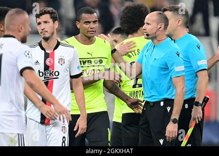 ISTANBUL, TÜRKEI - 15. SEPTEMBER: Schiedsrichter Mateu Lahoz während des UEFA Champions League-Spiels zwischen Besiktas und Borussia Dortmund am 15. September 2021 im Vodafone Park in Istanbul, Türkei (Foto: TUR/Orange Picics) Credit: Orange Pics BV/Alamy Live News Stockfoto