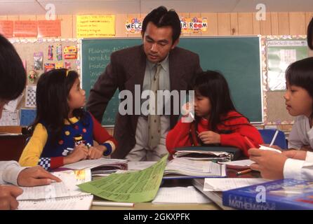 Austin Texas USA, 1995: Vietnamesische ESL-Klasse am Walnut Creek Elementary, unterrichtet von einem vietnamesischen Lehrer. HERR EC-144-148 ©Bob Daemmrich Stockfoto