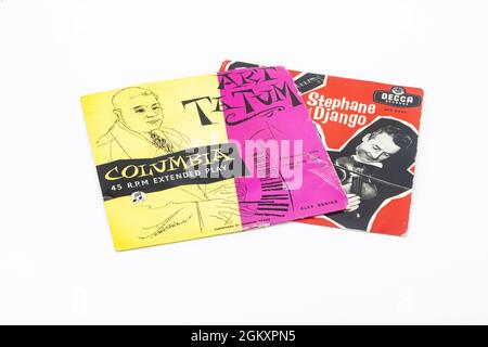 Zwei Seven Inch Vinyl 45rpm Singles mit Bildhüllen von dem Jazzmusiker Art Tatum und Stephan Grapellii und Django reinhart Stockfoto