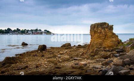 Die Küste des Golfs von Morbihan im Sommer in Port-Navalo, in Arzon, in der Bretagne in Frankreich Stockfoto