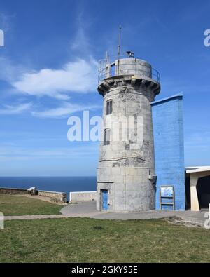 Leuchtturm Matxitxako an der baskischen Küste bei Bermeo, Biskaya, Spanien Stockfoto