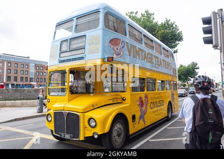 Vintage Tea Trips Bus, Ormond Quay Lower, North City, Dublin, Republik Irland Stockfoto