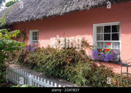 Traditionelles Croft Cottage, Bunratty Folk Park, Bunratty, County Clare, Republik Irland Stockfoto