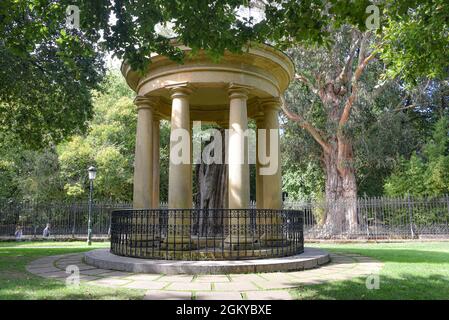 Guernica, Spanien - 11. September 2021: Das historische Denkmal „Baum von Guernica“ vor der Versammlungshalle der Casa de Juntas in Guernica, Baskenland Stockfoto