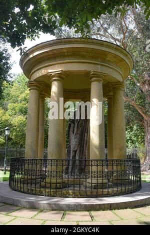 Guernica, Spanien - 11. September 2021: Das historische Denkmal „Baum von Guernica“ vor der Versammlungshalle der Casa de Juntas in Guernica, Baskenland Stockfoto