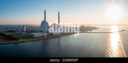 Luftaufnahme des grünen Kraftwerks ECO-Umweltstrom. Stockfoto