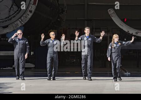 Cape Canaveral, Usa. September 2021. Inspiration4, die weltweit erste All-Civilian-Mission ins All, soll am 15. September 2021 Christopher Sembroski (links), Dr. Sian Proctor (Mitte links), Jared Isaacman (Mitte rechts) und Hayley Arceneaux (rechts) an Bord eines Dragon-Raumschiffs mit der Rakete Falcon 9 von SpaceX ins All starten. Foto von SpaceX/UPI Credit: UPI/Alamy Live News Stockfoto