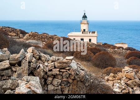 Pfad zum Aspropoumta Leuchtturm auf der griechischen Insel Folegandros Stockfoto