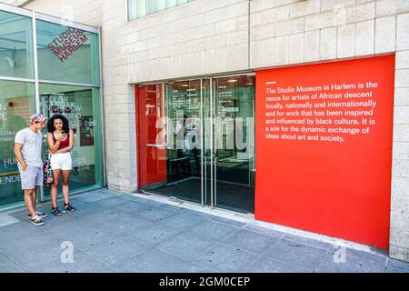 New York City, NY NYC Manhattan Studio Museum Harlem afroamerikanische Kunst zeitgenössisch, Paar Mädchen weiblich männlich junge teen teens Teenager Eingang Stockfoto