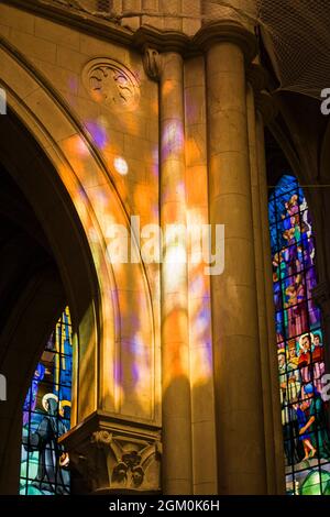 FRANKREICH HAUTE-SAVOIE (74) THONON-LES-BAINS, LUMIERES SPIELE IN DER KIRCHE SAINT-HIPPOLYTE Stockfoto