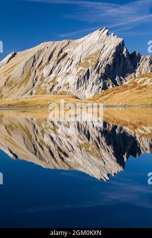 FRANKREICH HAUTE-SAVOIE (74) LES CONTAMINES-MONTJOIE, LAKE JOVET UND DER GIPFEL DES PENNAZ Stockfoto