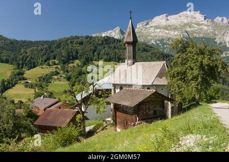 FRANKREICH HAUTE-SAVOIE (74) MANIGOD, VILLARD WEILER KAPELLE, ARAVIS-MASSIV Stockfoto