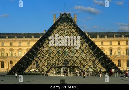 FRANKREICH PARIS (75) 1. BEZIRK, UNESCO-WELTKULTURERBE, LOUVRE-MUSEUM, LOUVRE-PYRAMIDE VOM ARCHITEKTEN LEO MING PEI Stockfoto