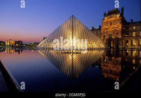 FRANKREICH PARIS (75) 1. BEZIRK, UNESCO-WELTKULTURERBE, LOUVRE-MUSEUM, LOUVRE-PYRAMIDE VOM ARCHITEKTEN LEO MING PEI Stockfoto