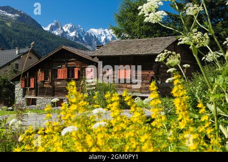 FRANKREICH HAUTE-SAVOIE (74) CHAMONIX, CHALETS IM WEILER FRASSERANDS, MONT-BLANC-MASSIV Stockfoto