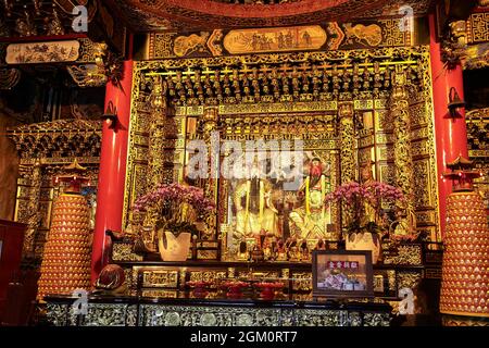 Nahaufnahme der Architektur im Wen Wu Tempel in der Nähe des Sun Moon Sees in der Grafschaft Nantou. Stockfoto